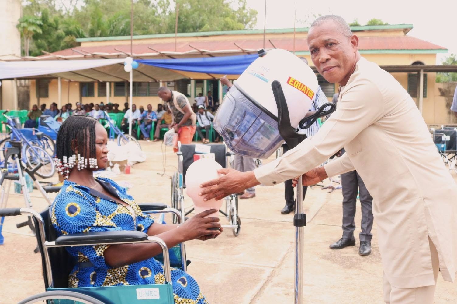 Inclusion sociale : le gouvernement dote les personnes en situation de handicap de matériel d'installation professionnelle